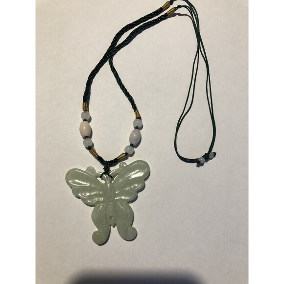 VINTAGE HAND CARVED LIGHT GREEN JADE JADEITE BUTTERFLY ON GREEN CORD NECKLACE - Picture 1 of 7